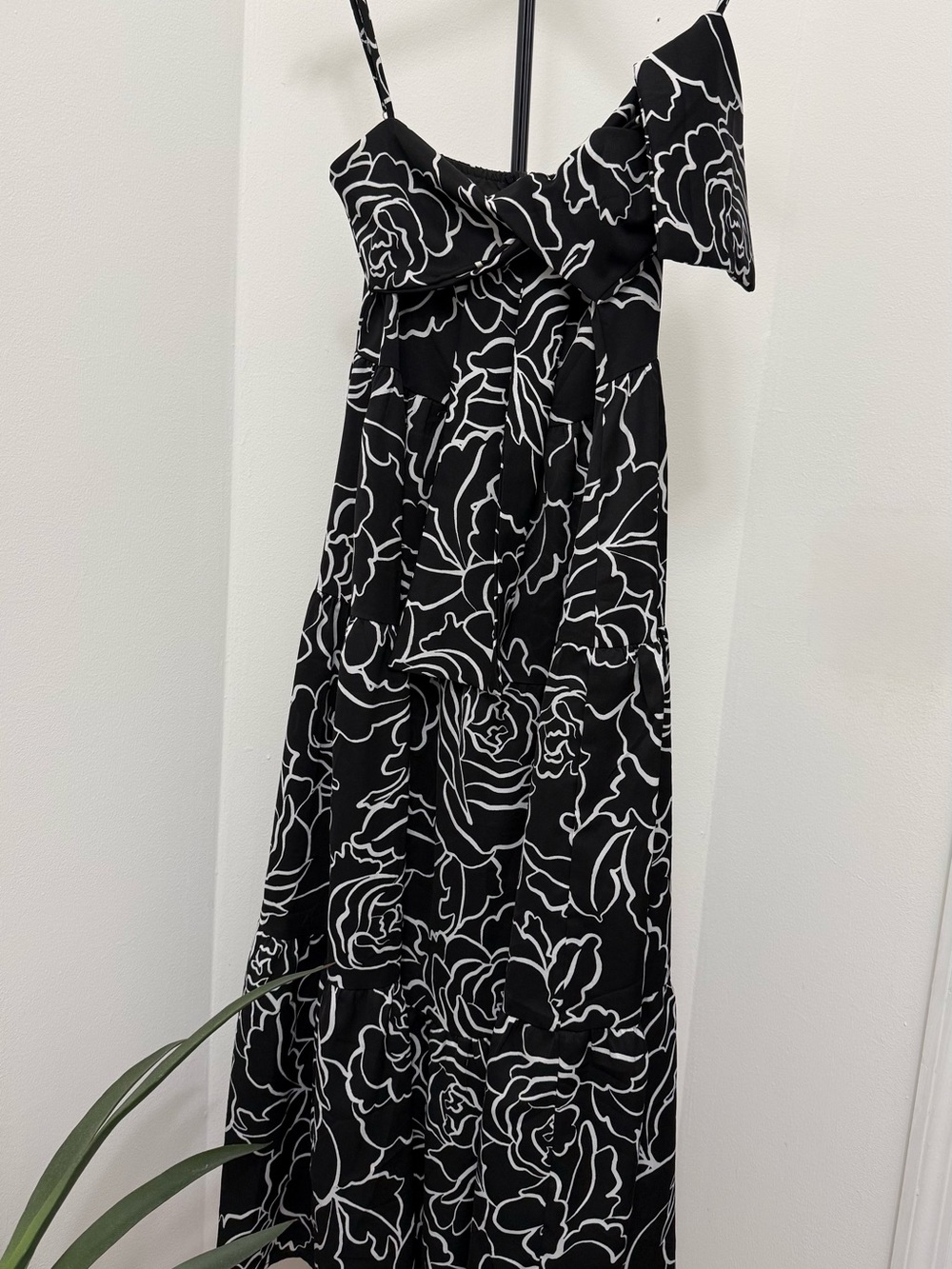 Vestique Black & White Floral Strap Midi Dress